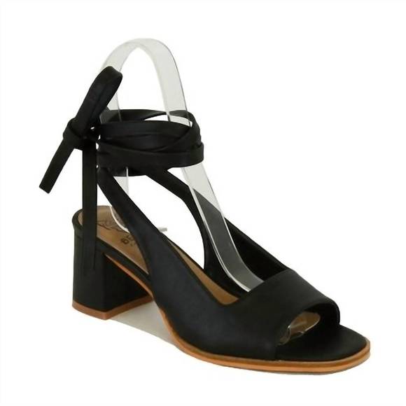 BEAST FASHION Shoes - NEW BEAST FASHION women's isabel lace-up sandals in black